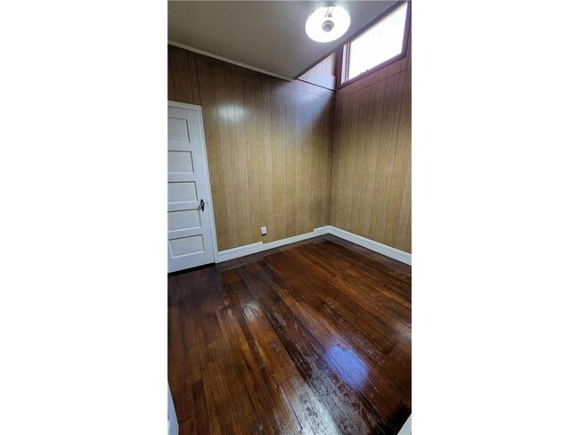 Photo - 118 12th St S