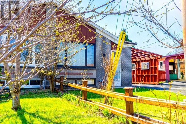 Photo - 17 Avis Crescent