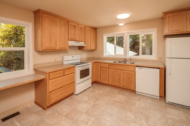 Photo - Spacious 7 Bedroom House! Sehome Neighborhood