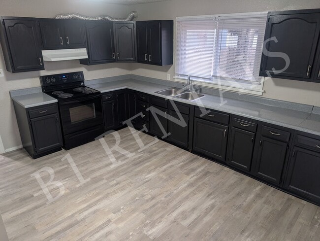 Photo - 6632 N Mill St