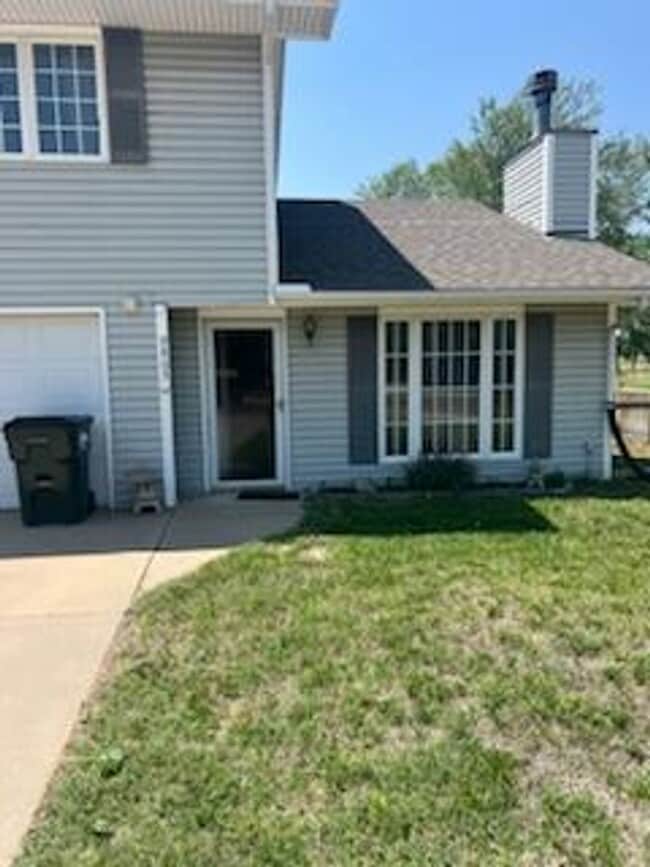 Building Photo - Hutchinson Rental