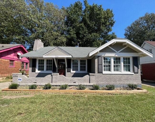 Building Photo - 754 Spring St