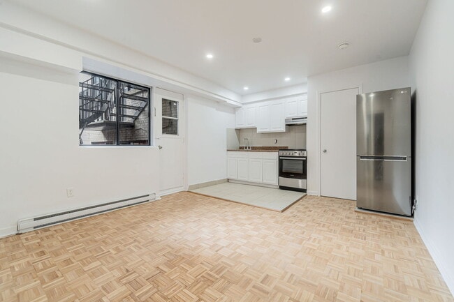 Building Photo - 1240-1250 Rue du Fort