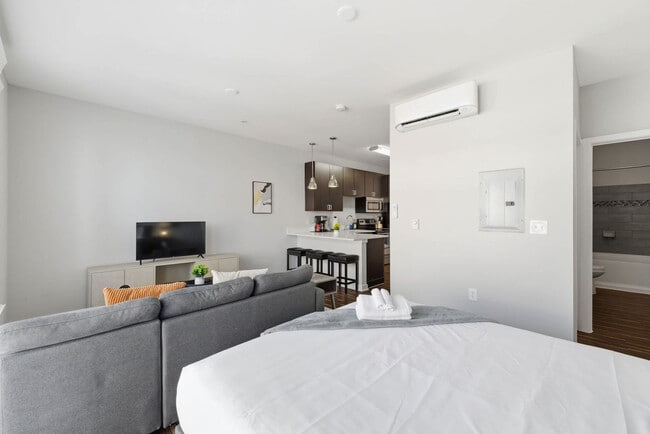 Photo - 421 E Market St Unit ID1384023P