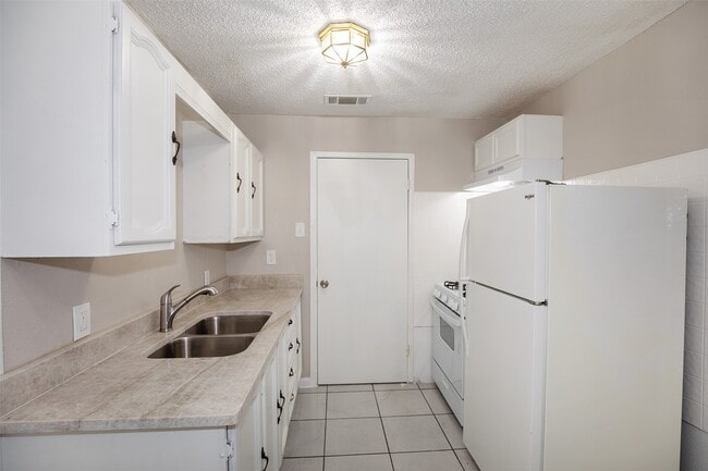 Photo - 2020 Rosalee St