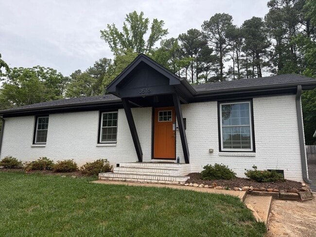 Building Photo - Beautiful Three Bedroom Home in Plaza Midwood!