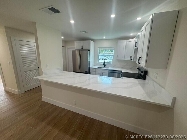 Photo - 435 SW Natura Ave