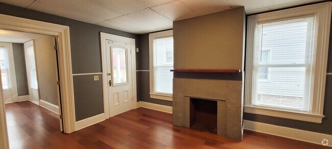 Building Photo - 527 W Water St Unit A Rental