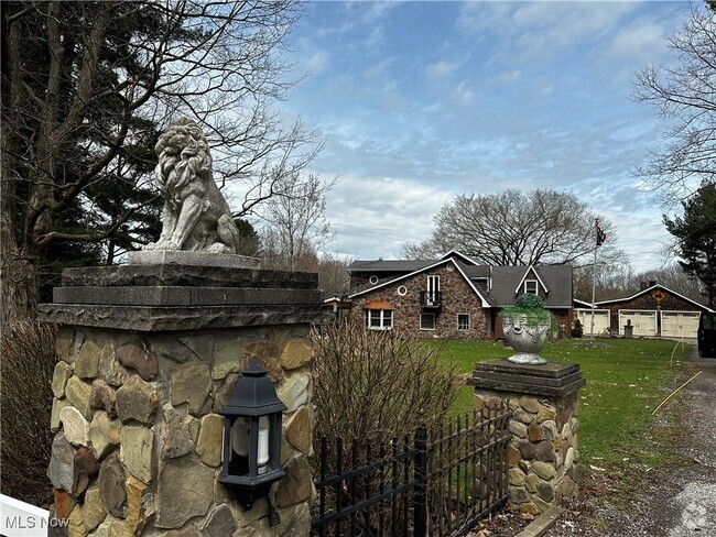 Building Photo - 2071 Dewey Rd Rental