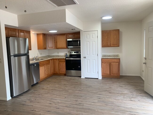 Photo - FOUR-PLEX SINGLE LEVEL APARTMENT - CLARKDALE