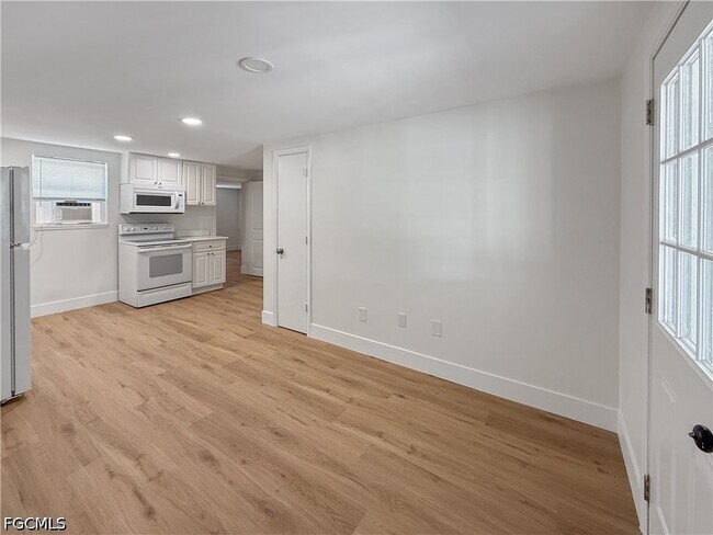 Photo - 204 2nd St