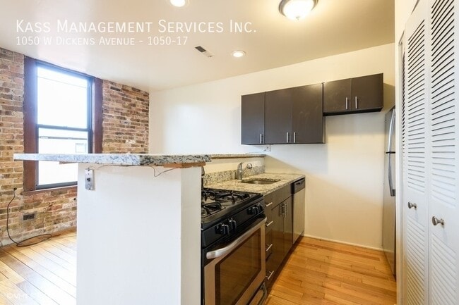 Photo - 1050 W Dickens Ave Unit 1050-17