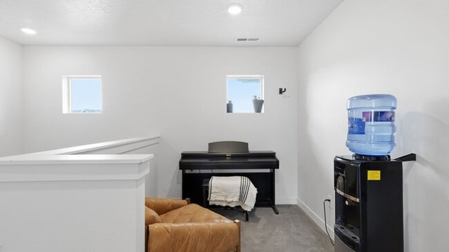 Photo - 328 W Snowberry Dr