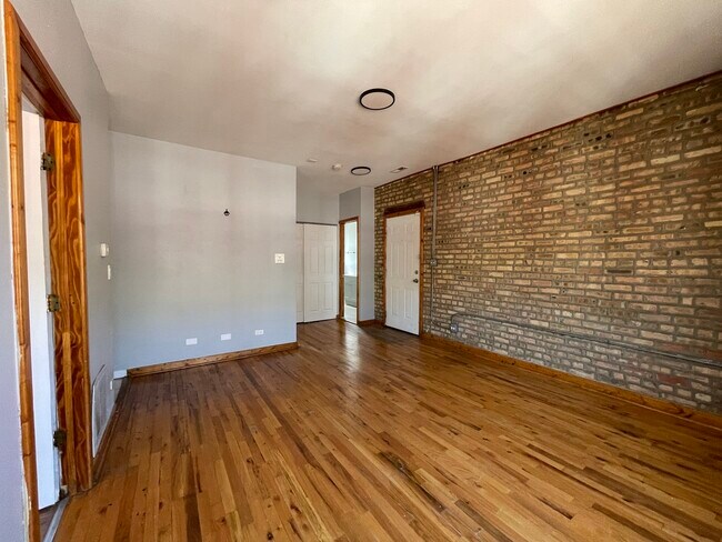 Photo - 1152 N Harding Ave Unidad 3