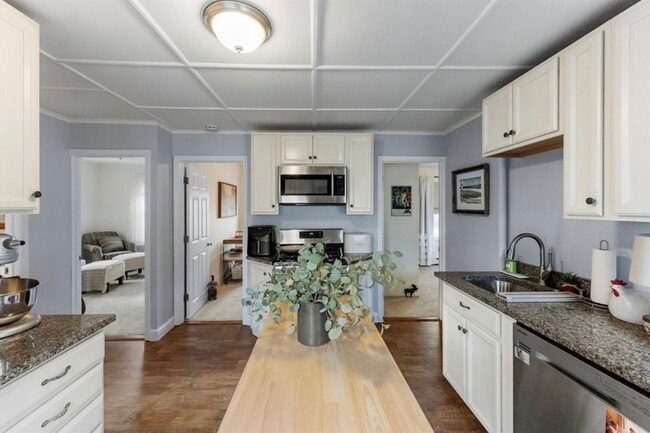 Building Photo - 8 Peck Ave Unit Peck  2