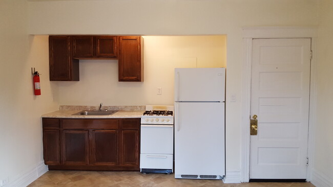 Kitchen - 519 Congress St Townhome