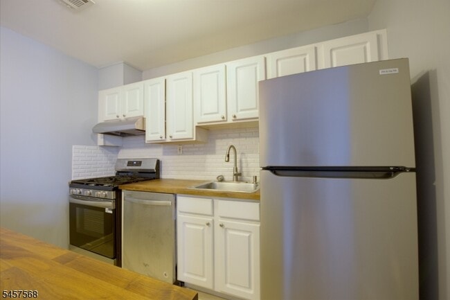 Photo - 372 Bramhall Ave Unit 101