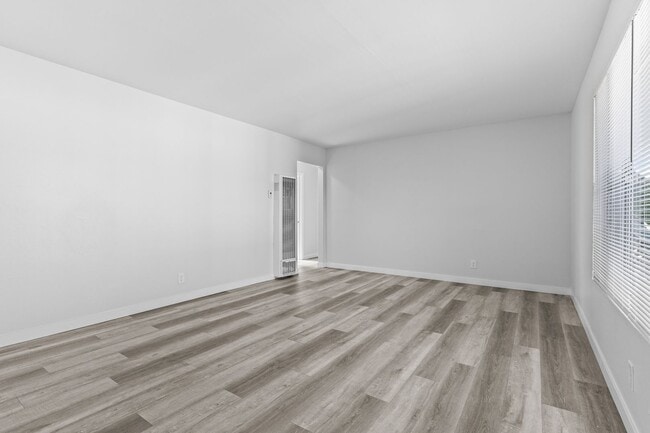 Photo - 1050 Gaviota Ave Unit 11