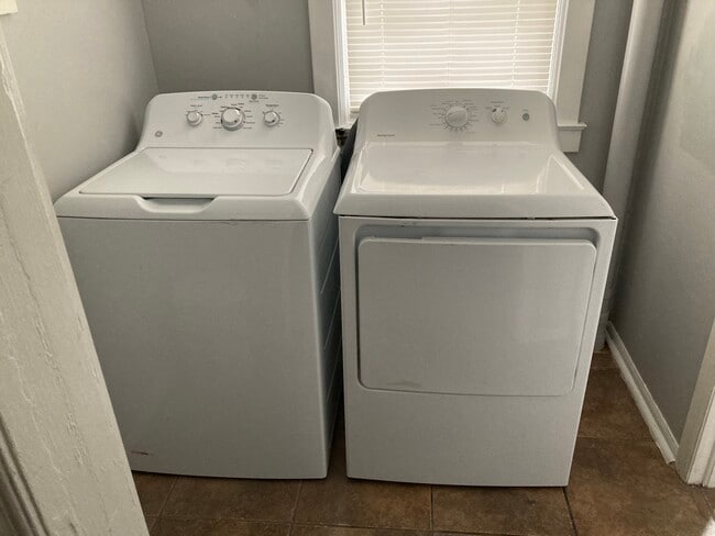 Photo - 3327 Wyandotte St