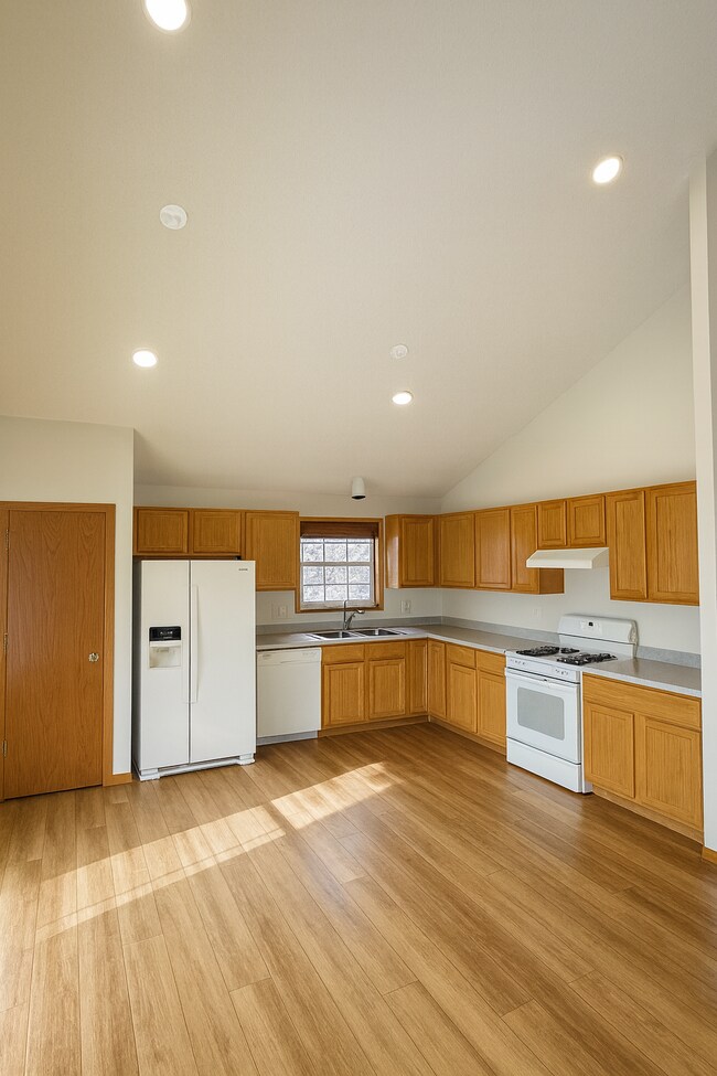 Photo - 7354 Windsor Dr N