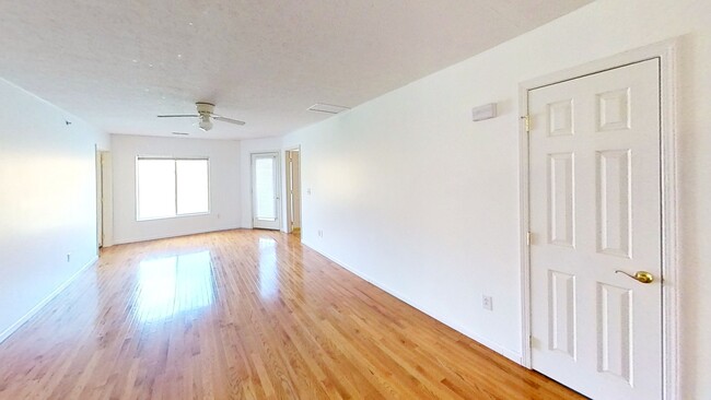 Living Room, large windows overlooking river - 7311 University Commons Dr Unidad 7311 Rental