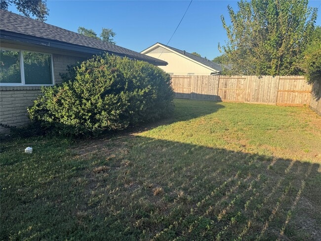 Building Photo - 5814 Viking Dr