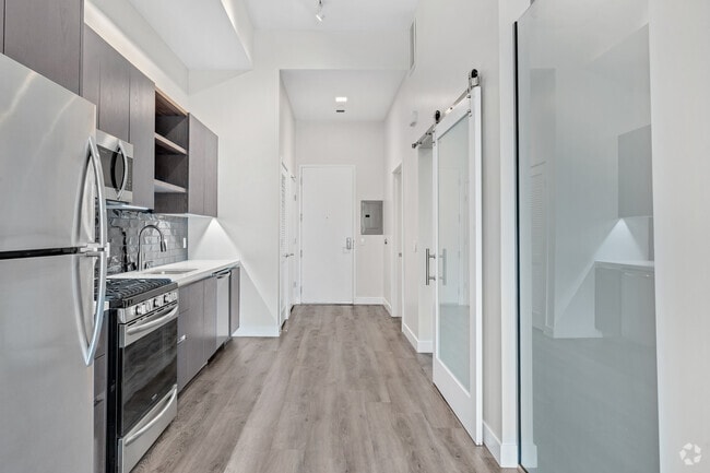 1BR, 1BA - 626SF - Kitchen - The Crest