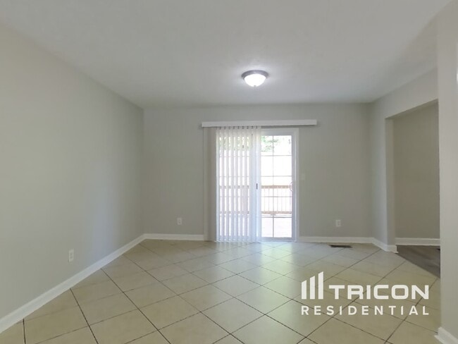 Photo - 645 Belgium Dr