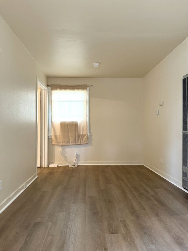 Photo - Sweet 2/1 Available NOW!!!