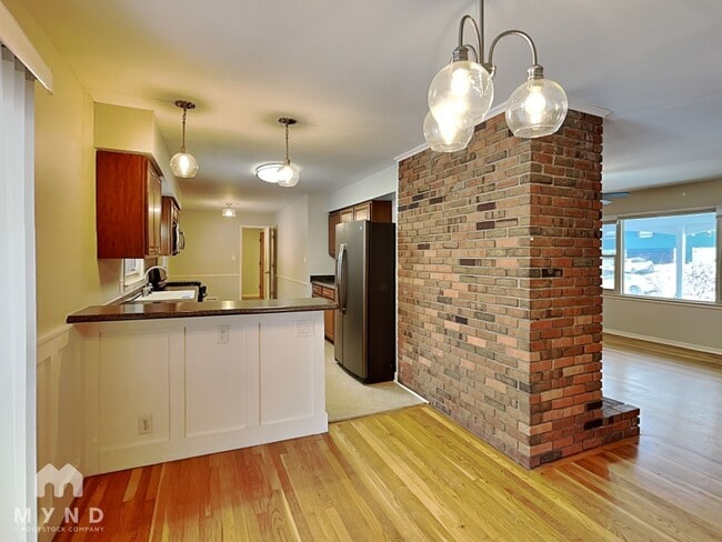 Photo - 4221 Evansdale Rd