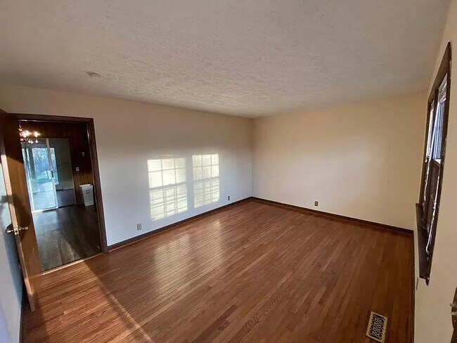 Photo - 2408 Vaulx Ln