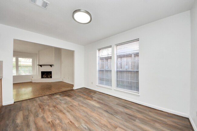 Photo - 5306 Mossgrey Ln