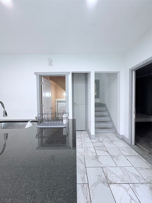Photo - 171 Chapin St
