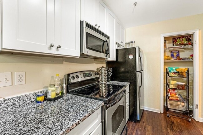 Photo - 105 N River Dr
