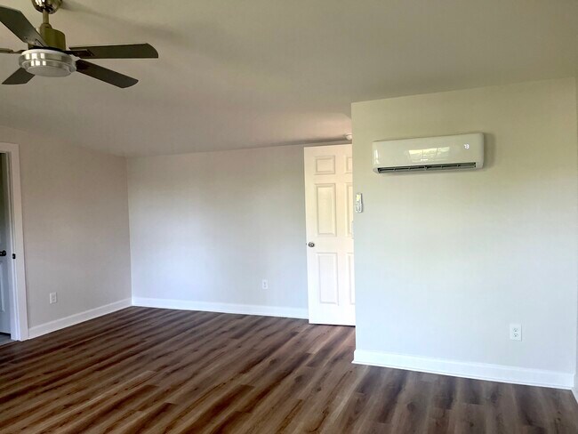 master bedroom - 1025 Moreland Ave