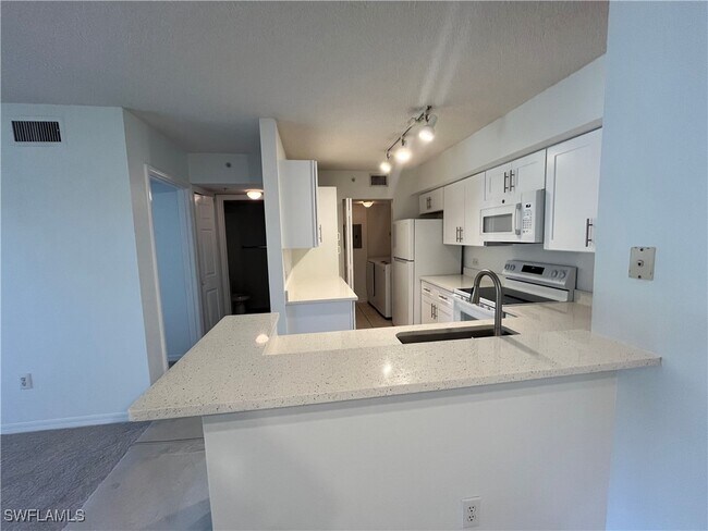 Photo - 8950 Colonnades Ct E Unidad 824