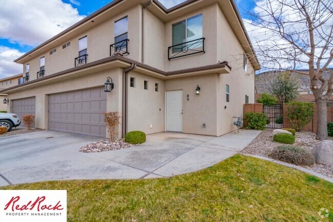 Building Photo - Spacious 4 Bedroom, 2.5 Bathroom Centrally... Rental