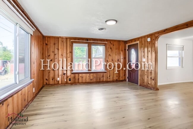 Photo - 1105 NE Lincoln St