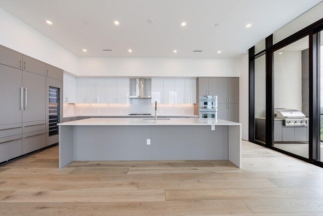 Photo - 2425 Peachtree Rd Unidad 1806