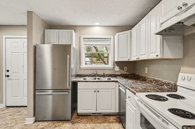 Photo - 304 Cedarwood Ln
