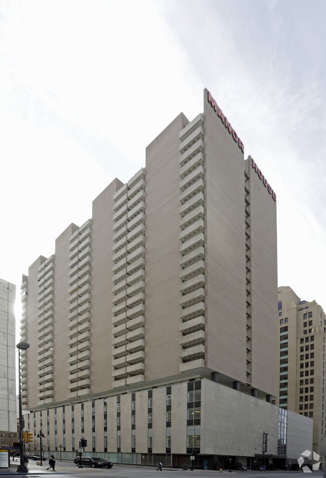 Building Photo - Manor House