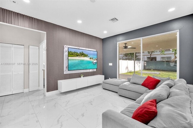 Photo - 5040 Willow Pond Rd W