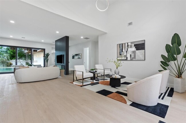 Photo - 259 Lombardy Ave