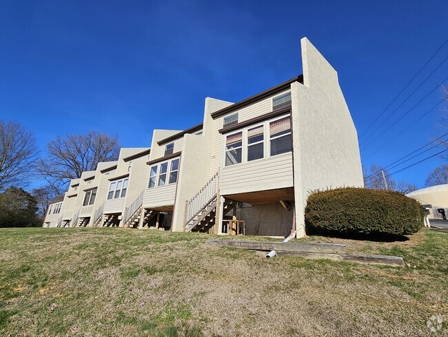 Building Photo - 100 Ivy Ln Rental