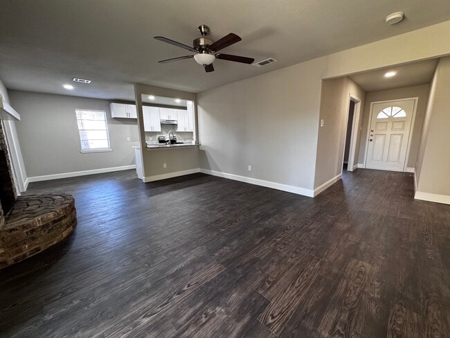 Building Photo - 1311 Alpine Dr