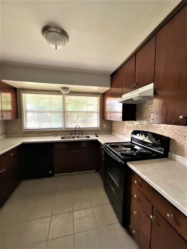 Photo - 2015 Glen Haven Street
