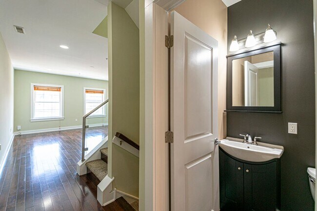Photo - 2620 Webster St Unit B