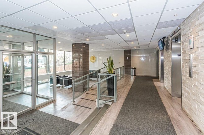 Photo - 8510-8111 111 St NW