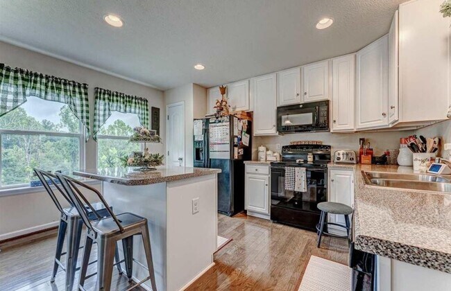 Photo - 108 Auburn Dr
