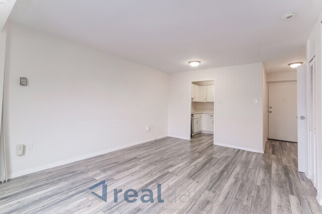 Photo - 5410 Connecticut Ave NW Unidad 708